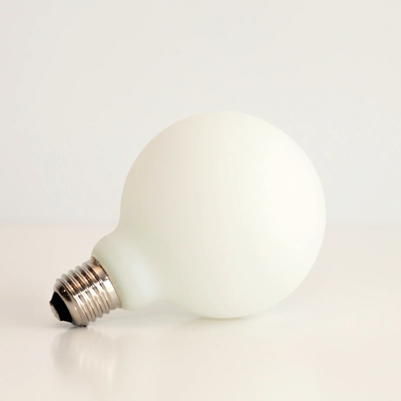 LQ Warm White LED Light Bulb (E27 Base, G95, 6W/7W, 2700K/3000K)-Mianzi