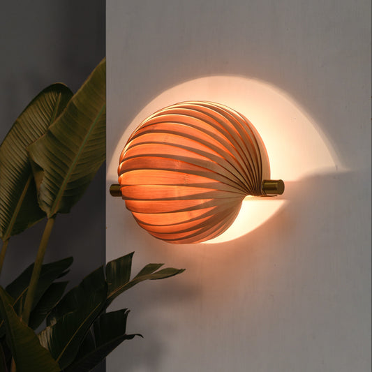 Elegance Woven in Light: Seashell Wall Lamp-Mianzi-boho-décor
