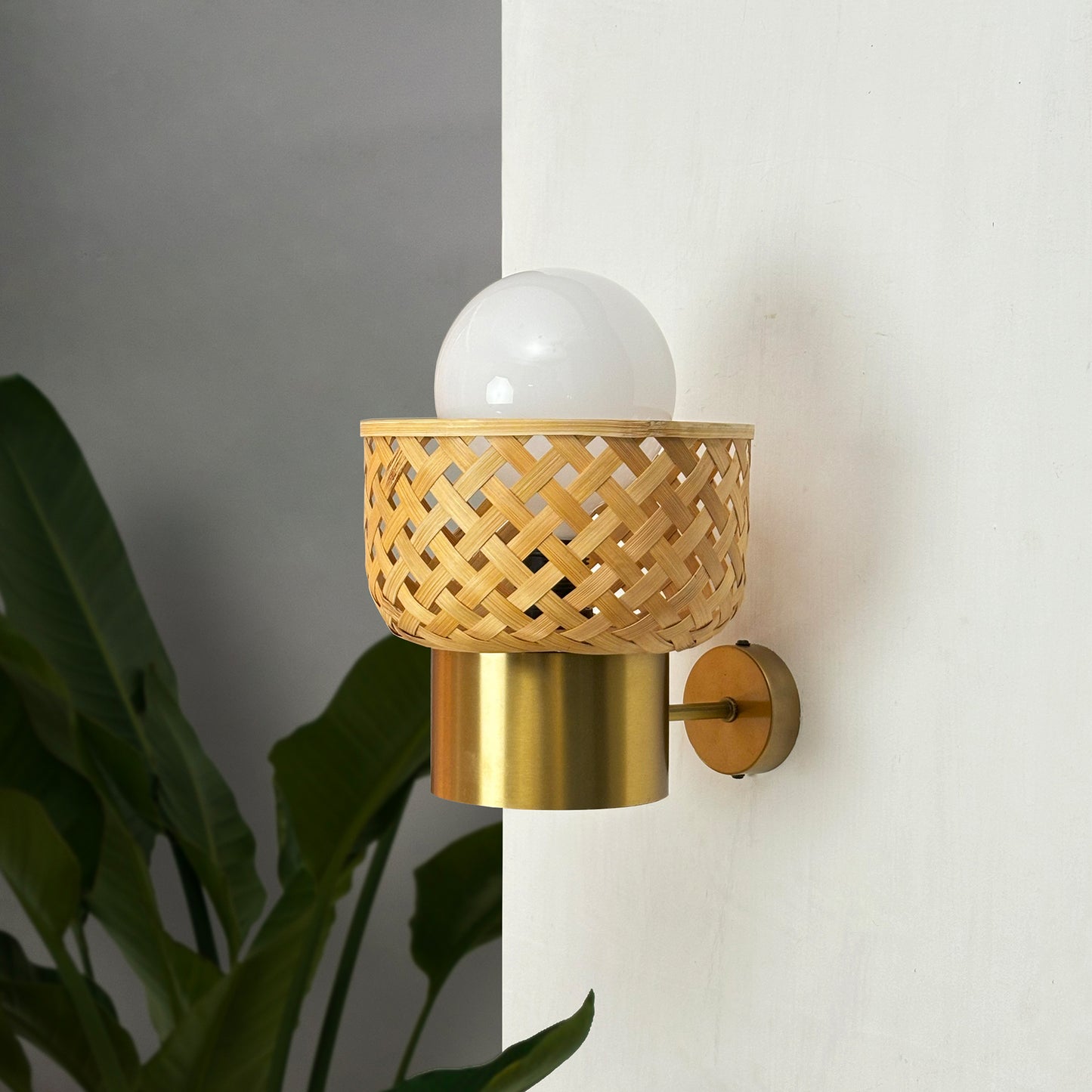 Foxglove Globe Wall Lamp: Bamboo Light Sconce for Home Restaurants and Offices [20cm/8in Dia]-Mianzi