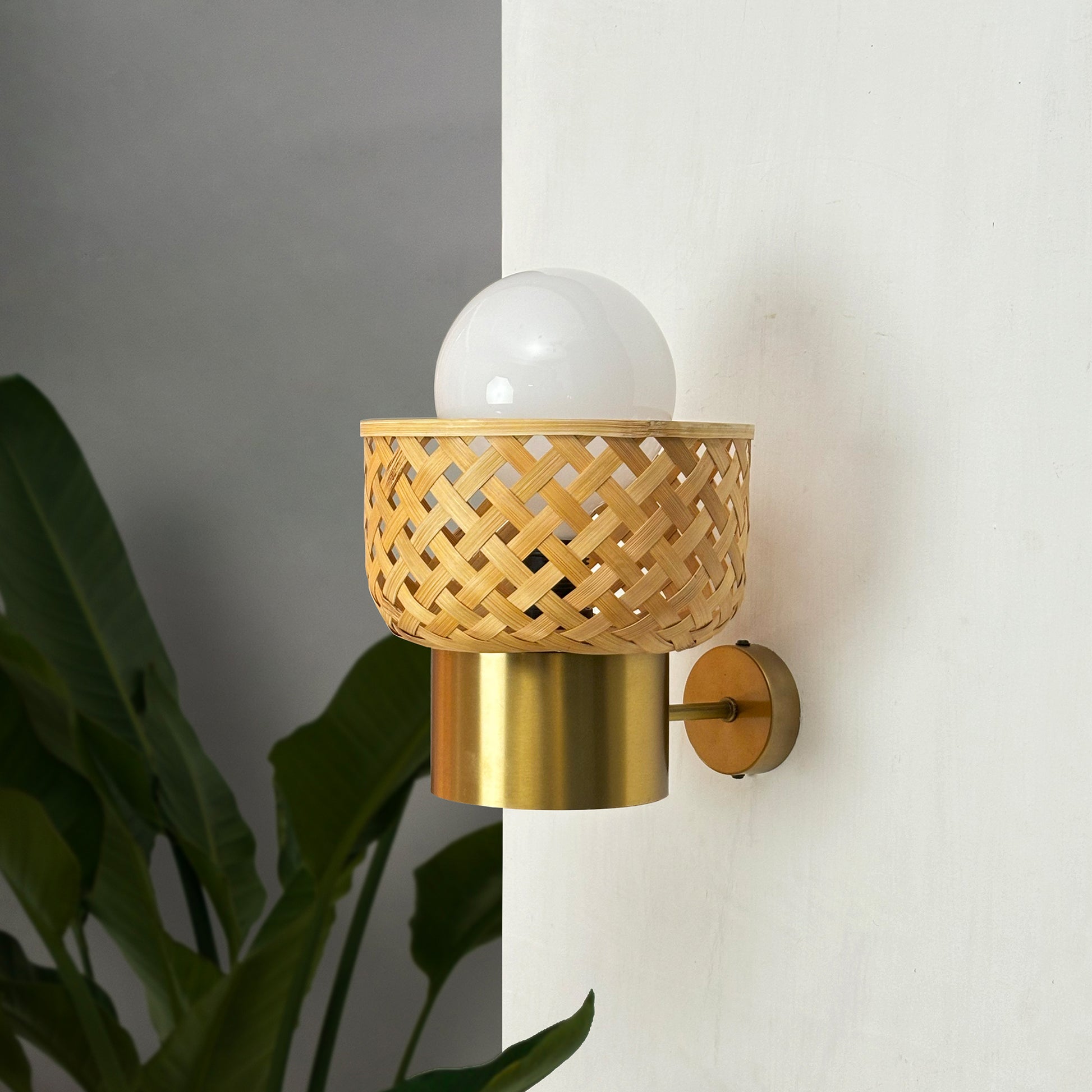 Foxglove Globe Wall Lamp: Bamboo Light Sconce for Home Restaurants and Offices [20cm/8in Dia]-Mianzi