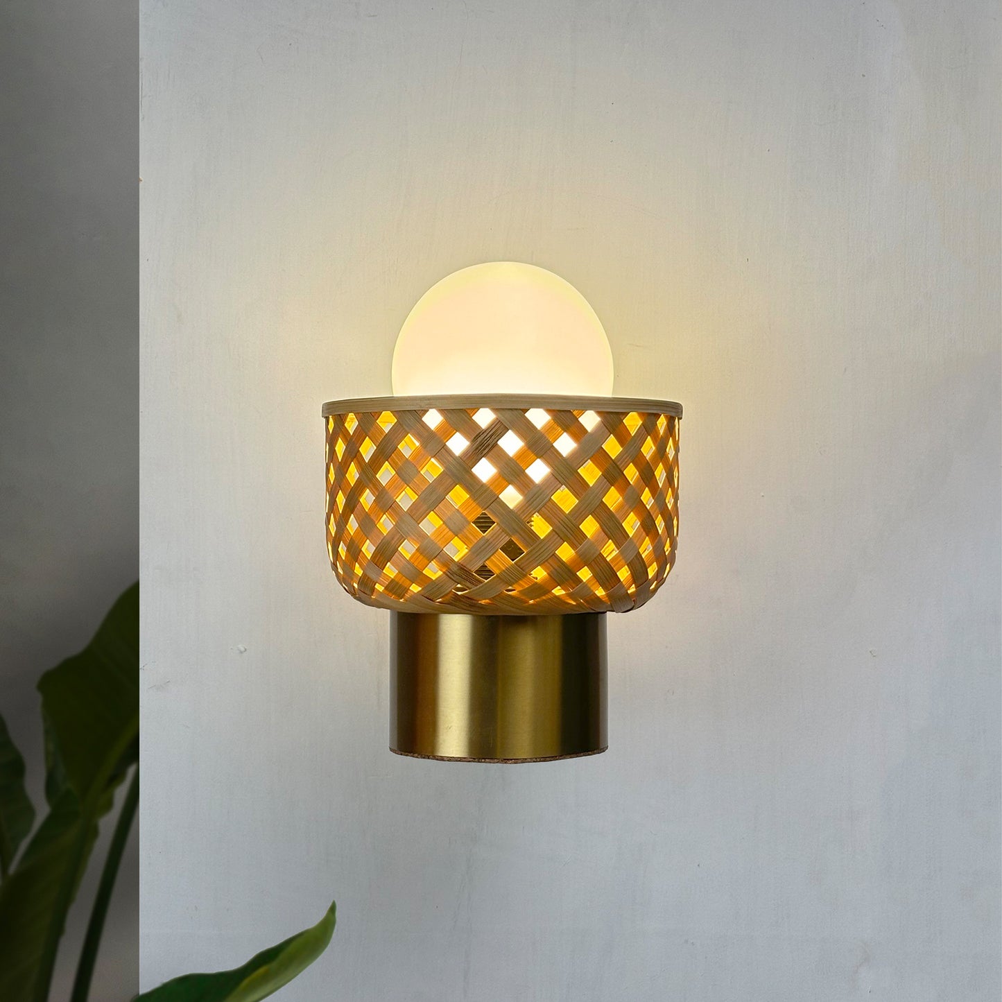 Foxglove Globe Wall Lamp: Bamboo Light Sconce for Home Restaurants and Offices [20cm/8in Dia]-Mianzi