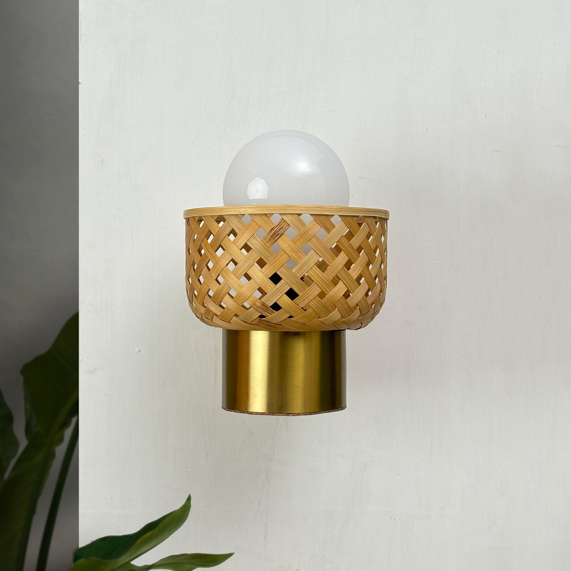 Foxglove Globe Wall Lamp: Bamboo Light Sconce for Home Restaurants and Offices [20cm/8in Dia]-Mianzi