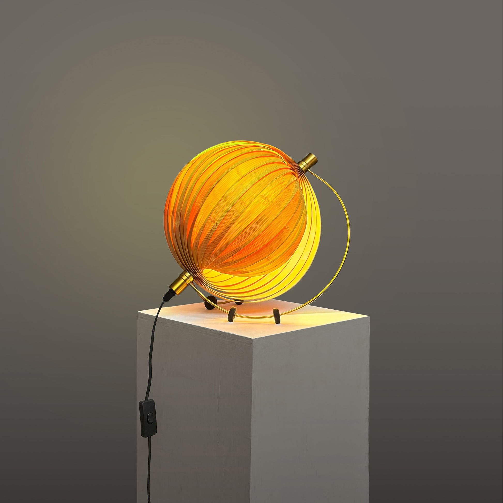 Seashell Table Lamp: Designer Table Top Lamp | Artisanal Cafe Lighting Restaurants Decor [22cm/8.5in(L) x 38.5cm/15in(W) x 32cm/14in(H)]-Mianzi