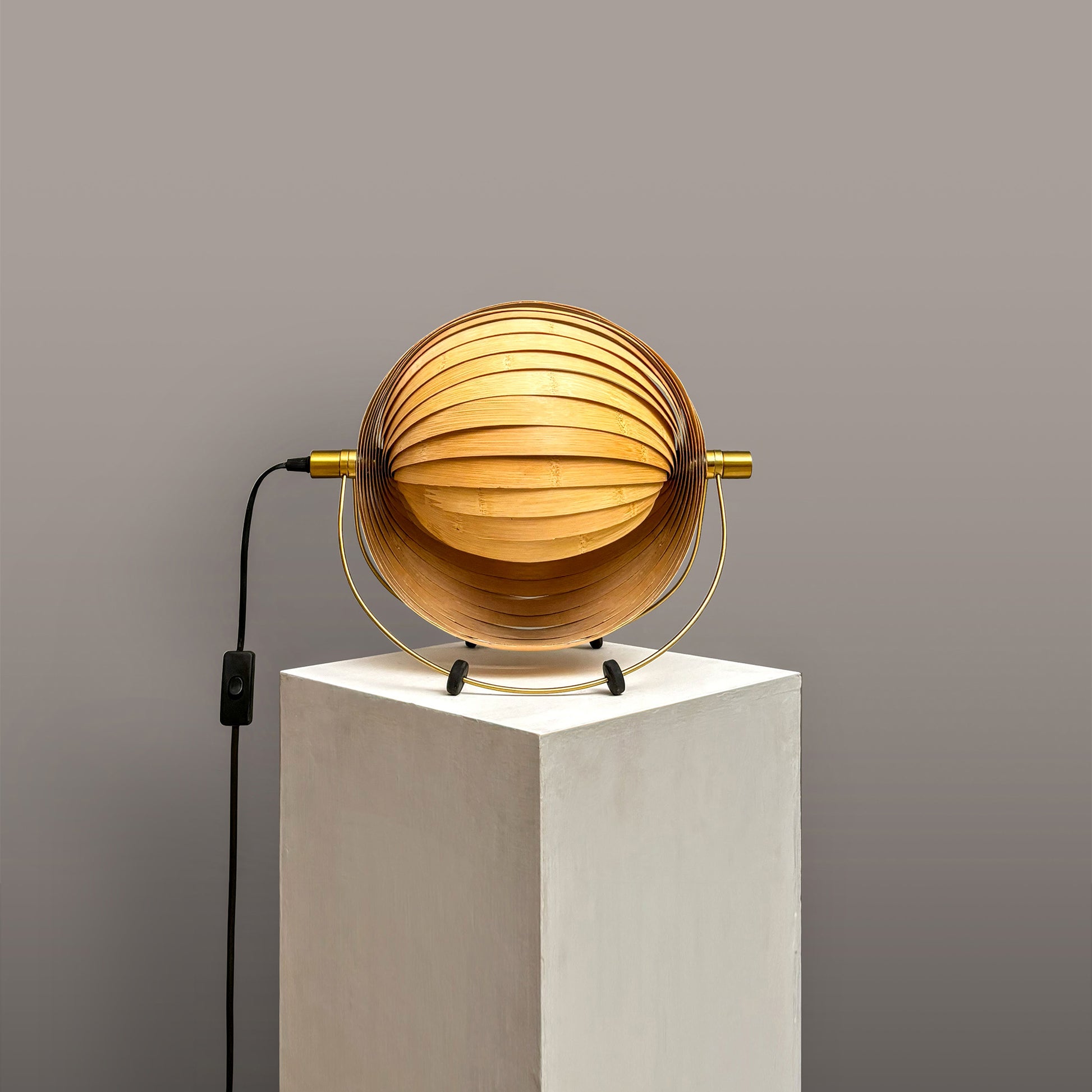 Seashell Table Lamp: Designer Table Top Lamp | Artisanal Cafe Lighting Restaurants Decor [22cm/8.5in(L) x 38.5cm/15in(W) x 32cm/14in(H)]-Mianzi