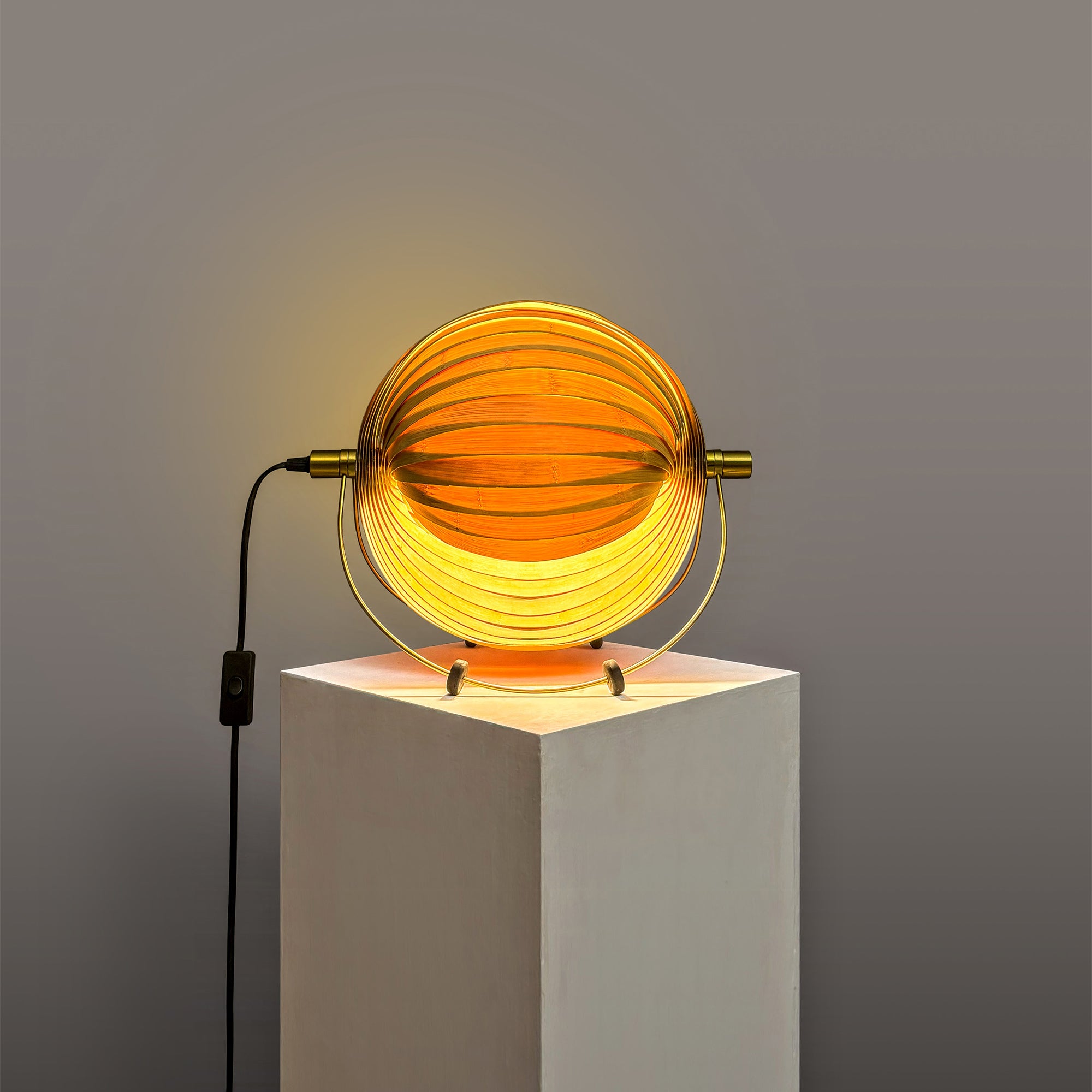 Plateau 478系デザイン 大型ペンダントライト ALAN MIZRAHI Seashell Table Lamp: Designer Table Top Lamp | Artisanal Cafe
