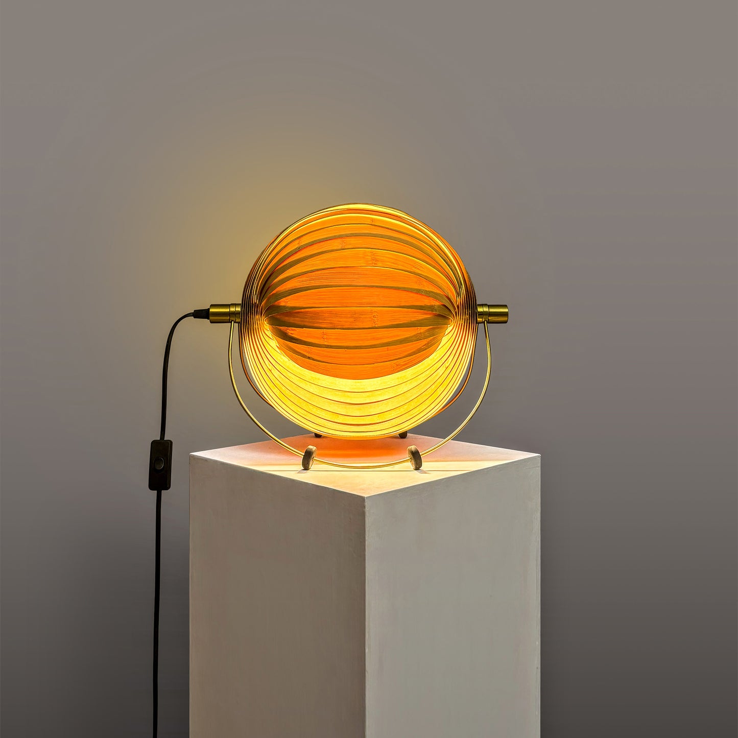 Seashell Table Lamp: Designer Table Top Lamp | Artisanal Cafe Lighting Restaurants Decor [22cm/8.5in(L) x 38.5cm/15in(W) x 32cm/14in(H)]-Mianzi