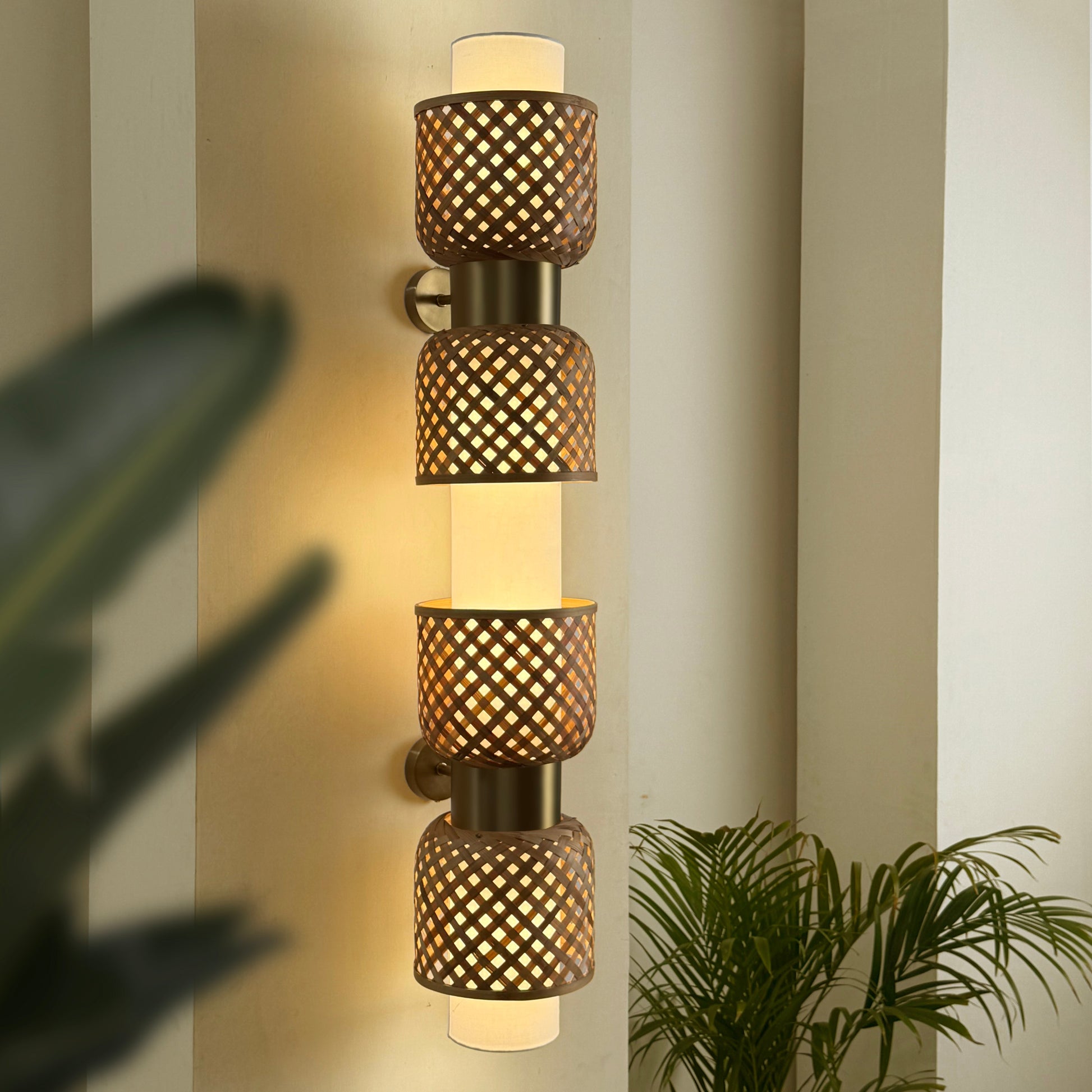 Metamorphosis Linear Wall Lamp Sconce DD: Handmade Bamboo Lighting for Cafe Corner Decor [107.5cm/42in(L) x 20cm/8in(H)]-Mianzi
